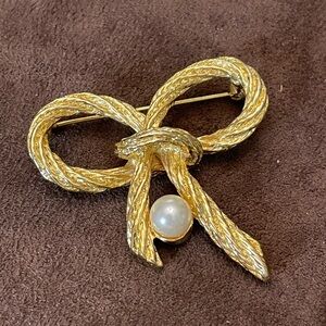 A.A.I. Vintage Gold Bow Brooch with Textured Design